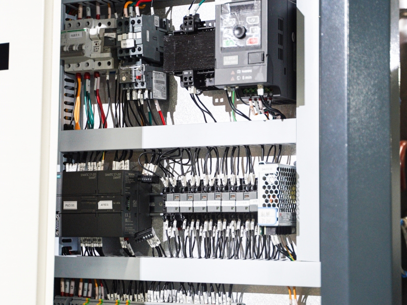 温控精度突破！碳纤维成型控温模温机，引领制造业新篇章！