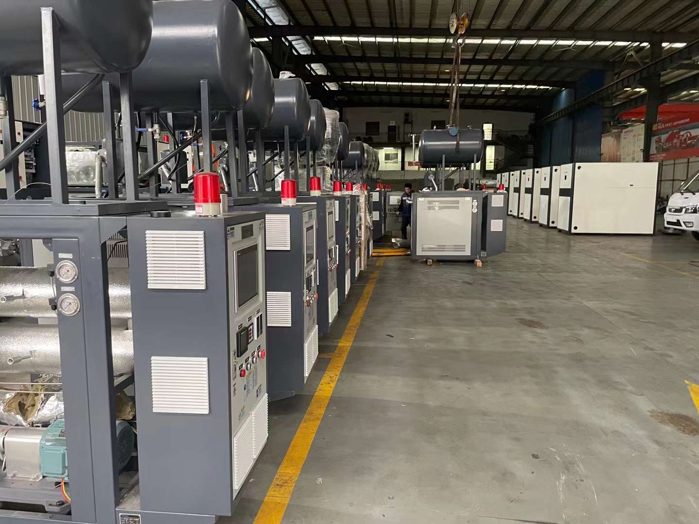 电加热模温机vs燃气模温机：谁才是工业领域的温控之王？